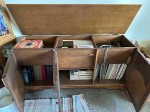 lot 414 image: Vintage Record Player Cabinet with Collection of Vinyl Records