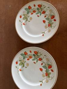 lot 417 image: Pair of Avon Porcelain Decorative Plates with Strawberry Design