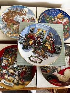 lot 419 image: Collection of 6 Avon Christmas Decorative Plates (1991-1996)