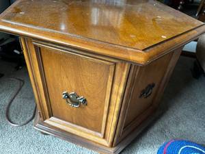 lot 431 image: Vintage Hexagonal Wooden End Table with Storage