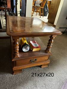 lot 438 image: Ethan Allen Wooden Side Table with Drawer and Playing Cards
