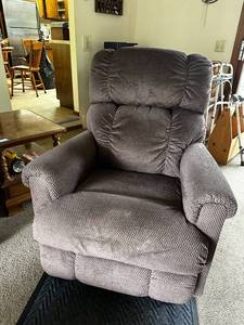 lot 439 image: Used Recliner Chair with Brown Upholstery