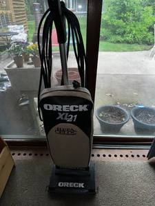 lot 447 image: Oreck XL21 Upright Vacuum with HEPA Filtration