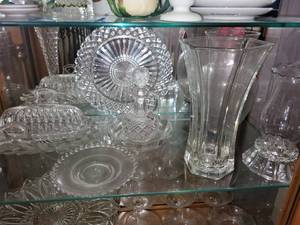 lot 467 image: Collection of Vintage Clear Glassware and Crystal Pieces