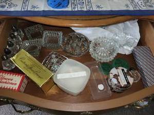 lot 474 image: Collection of Vintage Crystal and Glass Knickknacks