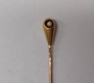 lot 489 image: 14k Gold Hat Pin with Seed Pearl