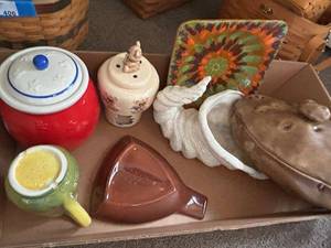 lot 495 image: Collection of Ceramic Kitchenware and Decor Items