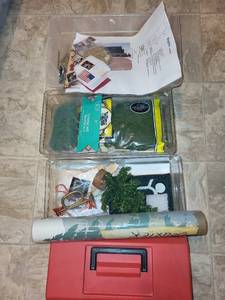 lot 524 image: Assorted Crafting Supplies & Miniatures Set