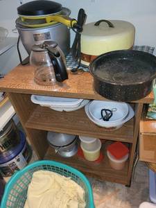 lot 525 image: Large Collection of Vintage Kitchenware and Baking Molds