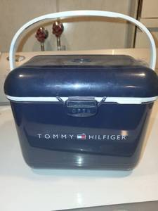 lot 533 image: Tommy Hilfiger Insulated Cooler Box with Handle