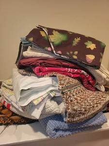 lot 539 image: Assorted Collection of Table Linens and Fabric Remnants
