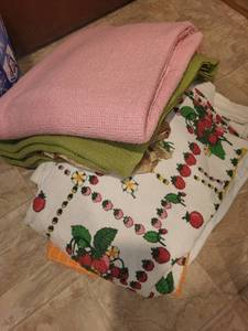lot 544 image: Assorted Set of Washcloths and Decorative Towels