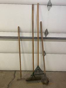lot 603 image: Collection of 4 Wooden Handled Garden Tools