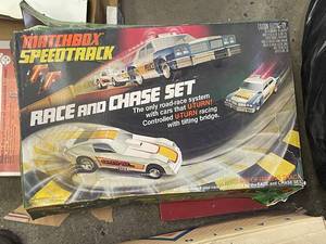 lot 618 image: Vintage Matchbox Speedtrack Race and Chase Set