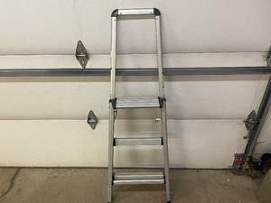 lot 628 image: Aluminum Step Ladder with Safety Locking Mechanism