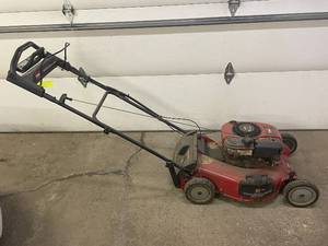 lot 631 image: Toro SR4 Super Recycler Lawn Mower with OHV Engine