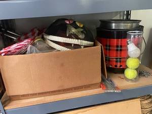 lot 640 image: Assorted Box of Home Decor Items and Accessories