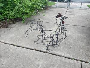 lot 661 image: Decorative Metal Rooster Wireframe Sculpture