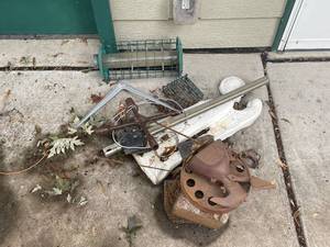 lot 664 image: Vintage Midget Corn Sheller and Assorted Metal Parts