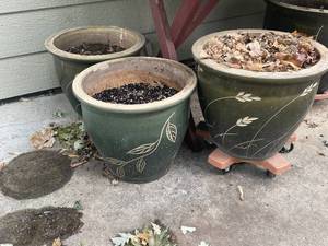 lot 665 image: Set of 3 Large Green Decorative Planters