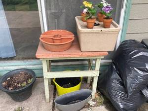 lot 673 image: Outdoor Gardening Set with Planters, Pots and Stand