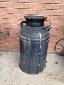 lot 683 image: Rustic Antique Metal Milk Can with Handles