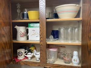 lot 708 image: Assorted Kitchen Dishware and Glassware Collection