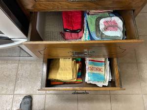 lot 713 image: Collection of Kitchen Towels and Oven Mitts