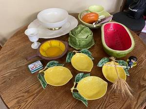 lot 714 image: Collection of Assorted Ceramic Serveware and Decor