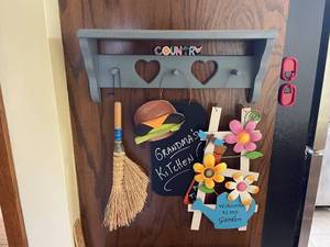 lot 718 image: Decorative Country Wall Hanger with Kitchen and Garden Signs