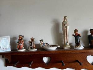 lot 734 image: Collection of 5 Hummel Figurines and Porcelain Items from W. Germany