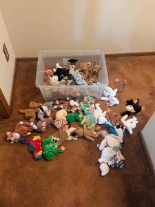 lot 165 image: Large Collection of TY Beanie Babies with Tags