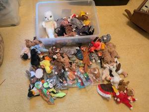 lot 167 image: Collection of Beanie Babies with Tags