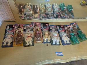 lot 177 image: Collection of Collectible TY Beanie Babies Bears in Packaging