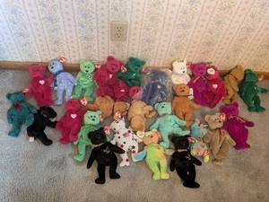 lot 301 image: Collection of Ty Beanie Babies with Tags