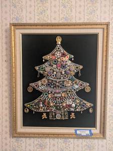 lot 308 image: Framed Vintage Jewelry Christmas Tree Art