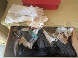 lot 316 image: Assorted Collection of Vintage Leather and Fabric Gloves