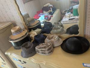 lot 319 image: Collection of Assorted Hats including Straw and Wool
