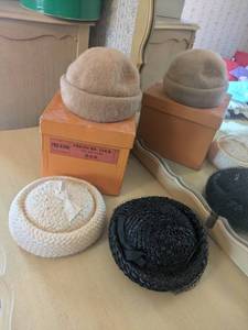 lot 325 image: Set of 3 Vintage Womens Hats with Original Storage Boxes