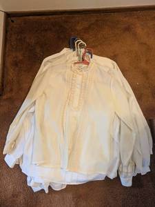 lot 328 image: Set of Approx. 15 Vintage Womens Blouses with Lace and Embroidery