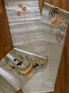 lot 561 image: Vintage Silk Japanese Obi with Floral Embroidery