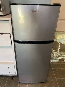 lot 32 image: Whirlpool Compact Refrigerator with Freezer