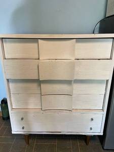 lot 34 image: Vintage White Wooden Dresser with 5 Drawers