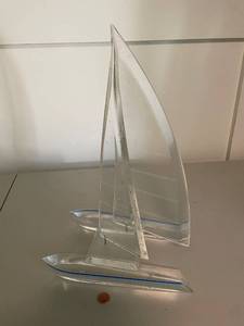 lot 60 image: Clear Acrylic Boat Decorative Model