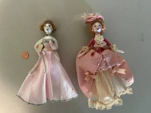 lot 63 image: Pair of Italian Handmade Blown Glass Ornaments in Elegant Dress
