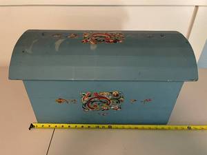 lot 67 image: Rosmaling Style Blue Wooden Storage Chest with Rope Handles