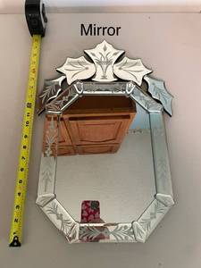 lot 75 image: Vintage Style Venetian Etched Glass Wall Mirror