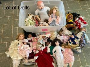 lot 84 image: Lot of Vintage Porcelain and Cloth Dolls