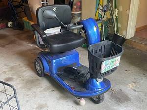 lot 91 image: Used Electric Mobility Scooter with Seat and Charger