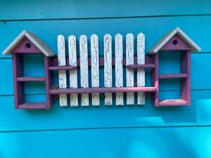 lot 103 image: Rustic Outdoor Birdhouse Fence Dcor